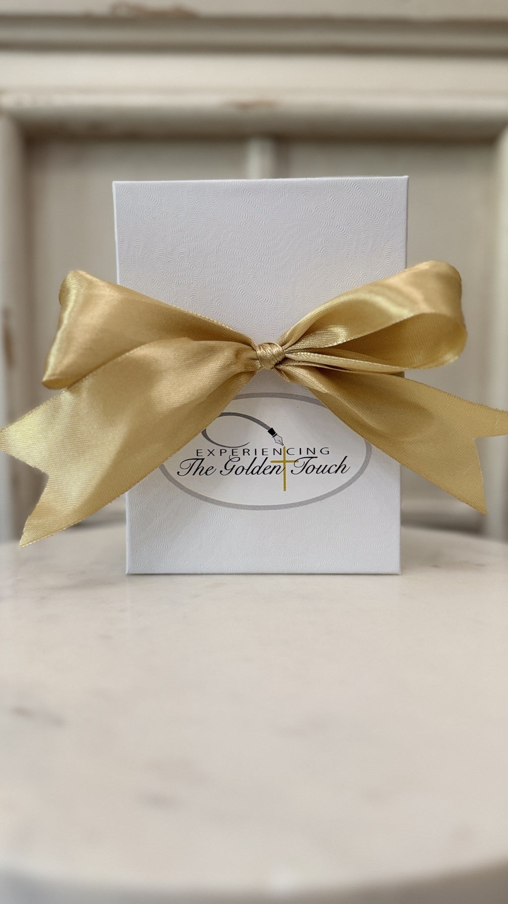 2026 Ornament Golden Touch Gifts: "Follow the Light"